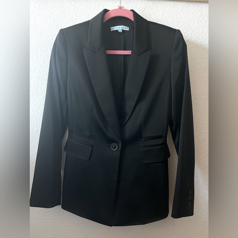 Women’s black fitted Antonio Melani size 2 blazer